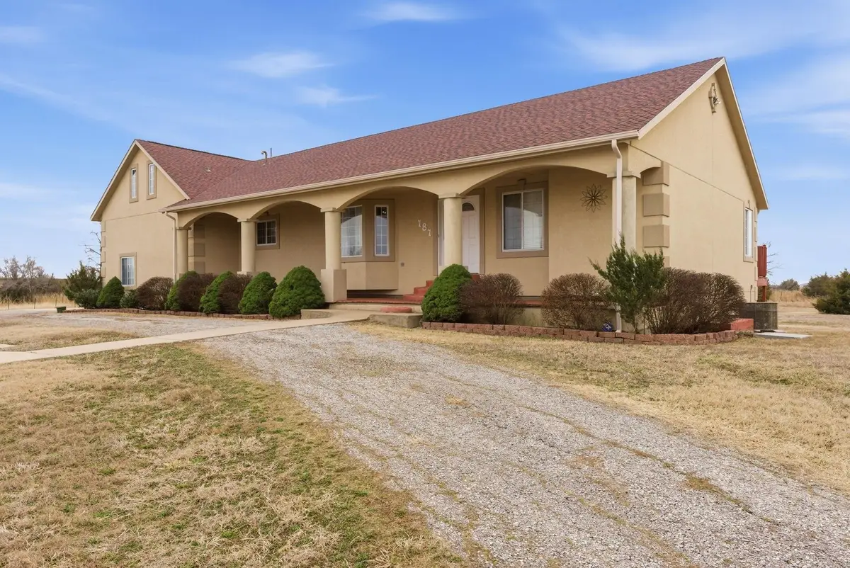 181 E 15th St S, Wellington, KS 67152 - #1