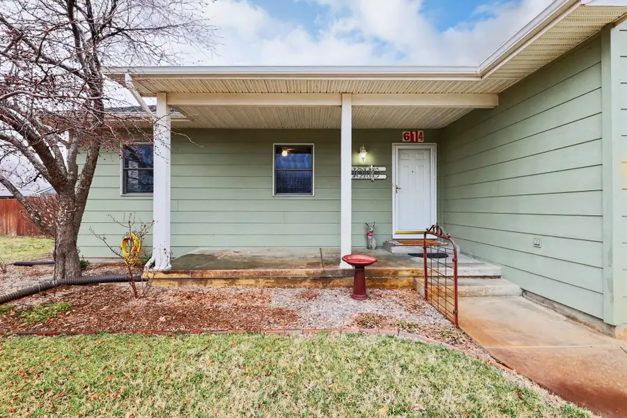 614 E 3rd, Valley Center, KS 67147 - #2