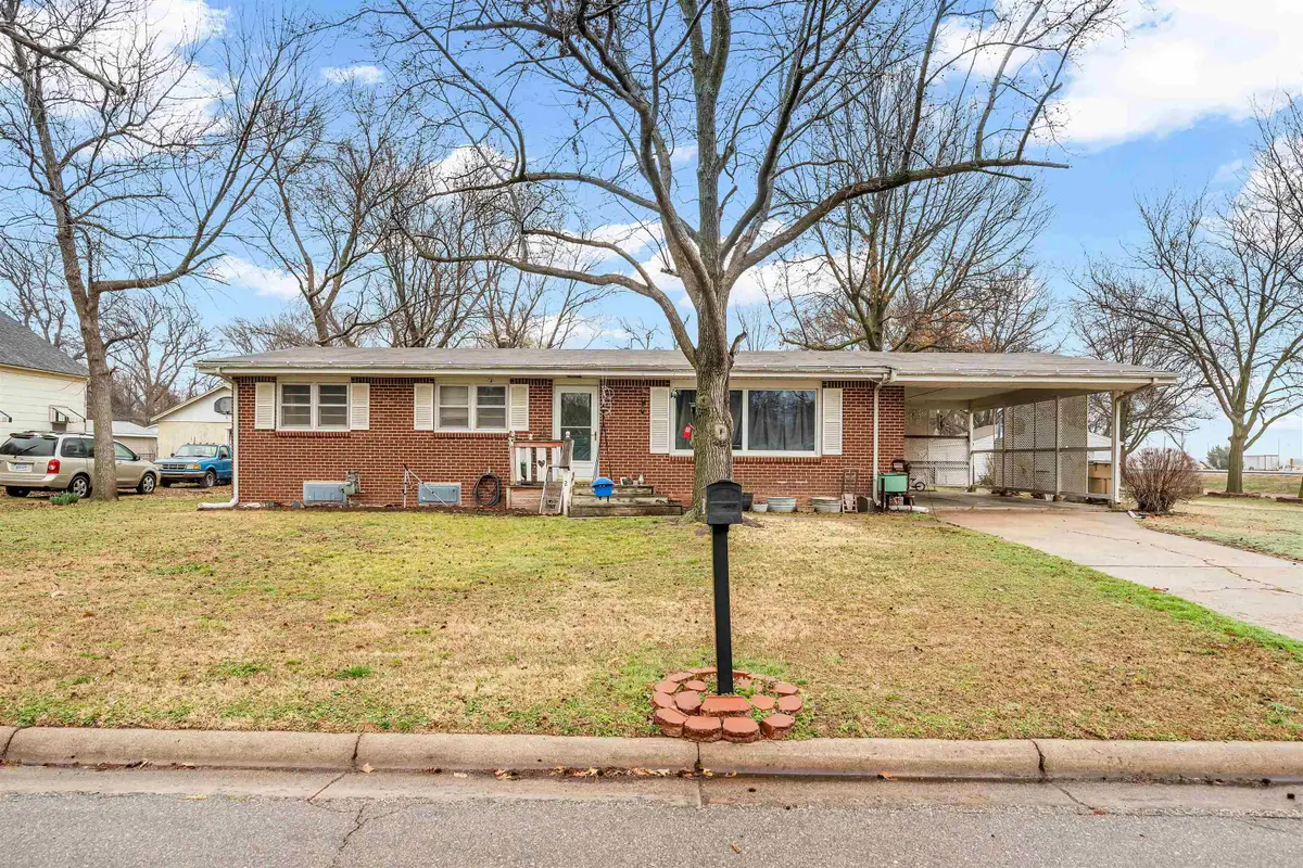 214 S Wichita St, Haven, KS 67543 - #1
