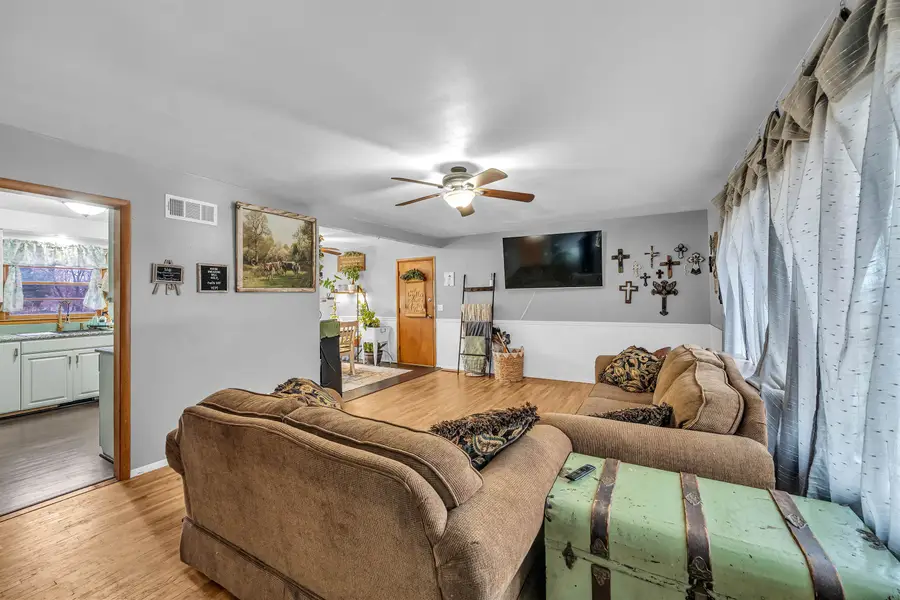 214 S Wichita St, Haven, KS 67543 - #3