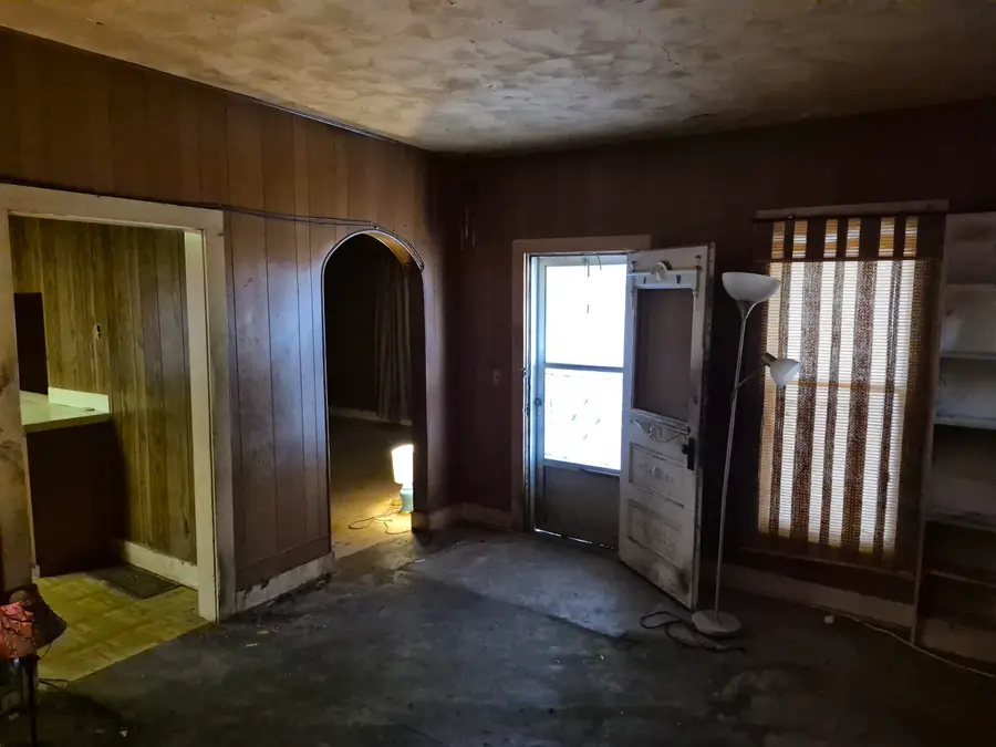 319 N Mulberry St, Eureka, KS 67045 - #2