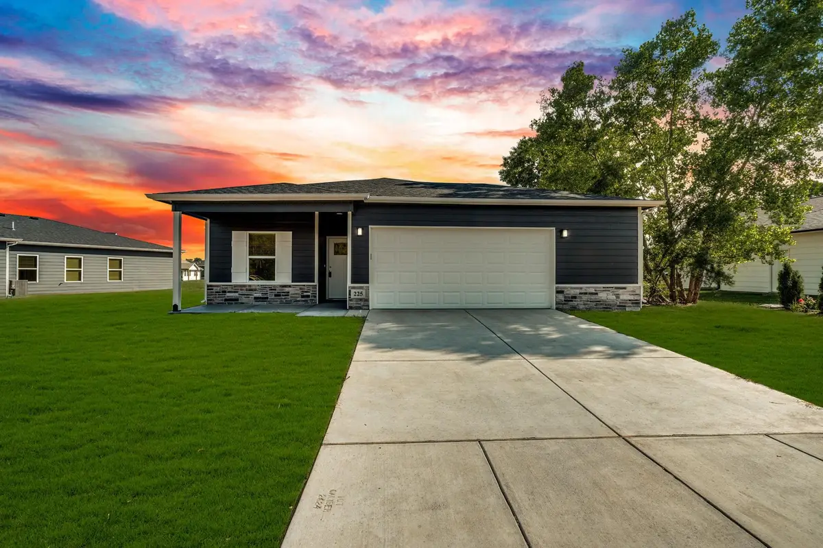 2884 S Maize Ct, Wichita, KS 67215 - #1