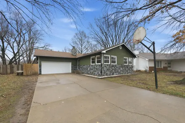 2715 Glacier Ct, Wichita, KS 67215