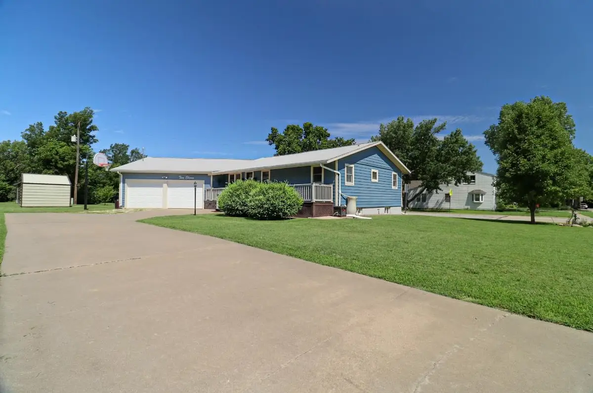 211 N Pine St, Inman, KS 67546 - #1