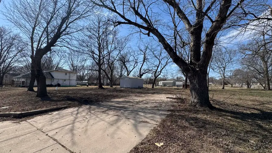 907 N Gordy St, El Dorado, KS 67042 - #2