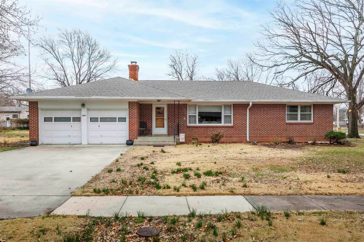 241 S Oak St, Howard, KS 67349 - #1
