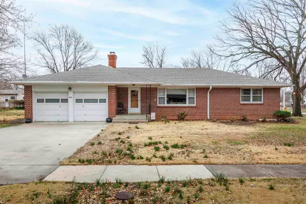 241 S Oak St, Howard, KS 67349