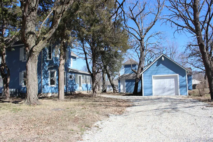 521 W 5th St, Halstead, KS 67056 - #3