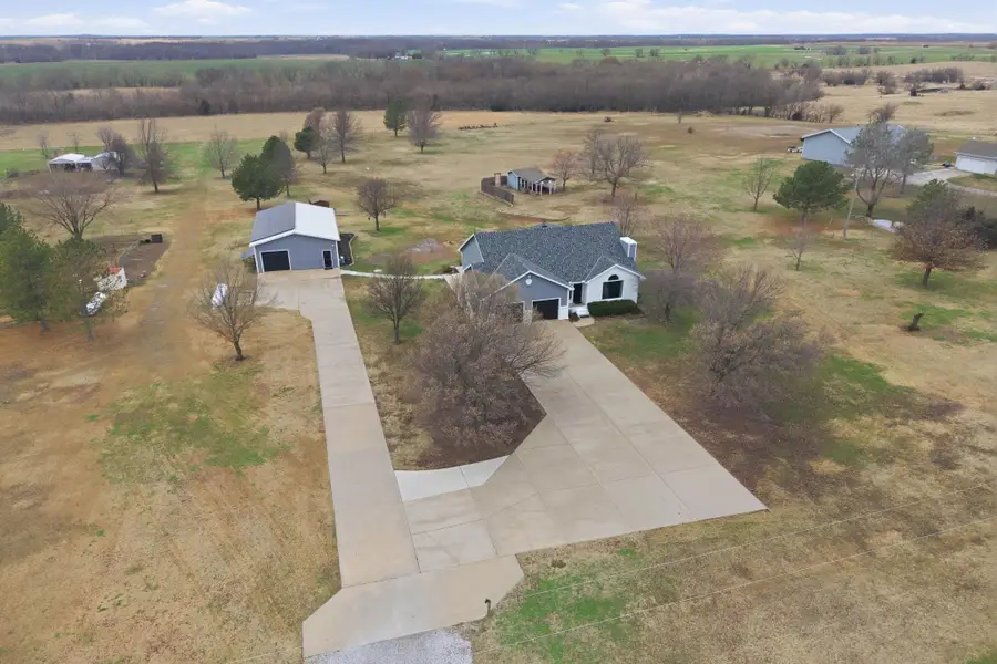 235 N Tyler Rd, Wellington, KS 67152 - #2