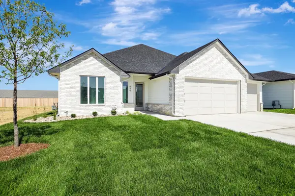 849 N Speyside Cir, Andover, KS 67002
