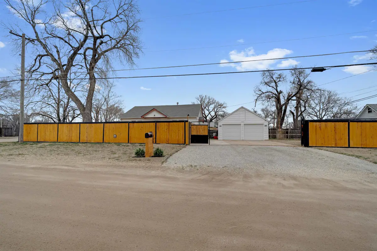 400 N Baehr St, Wichita, KS 67212 - #1
