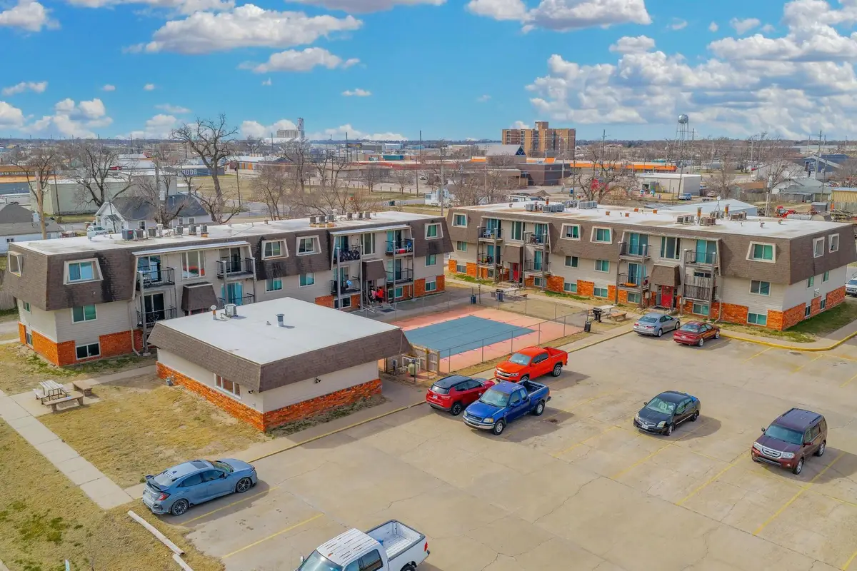 103 E 7th Ave, South Hutchinson, KS 67505 - #1