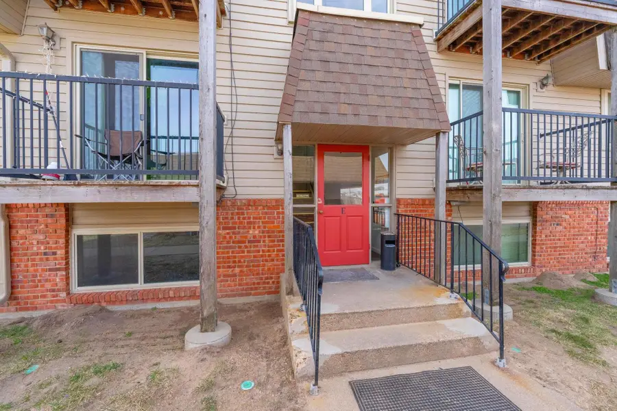 103 E 7th Ave, South Hutchinson, KS 67505 - #3