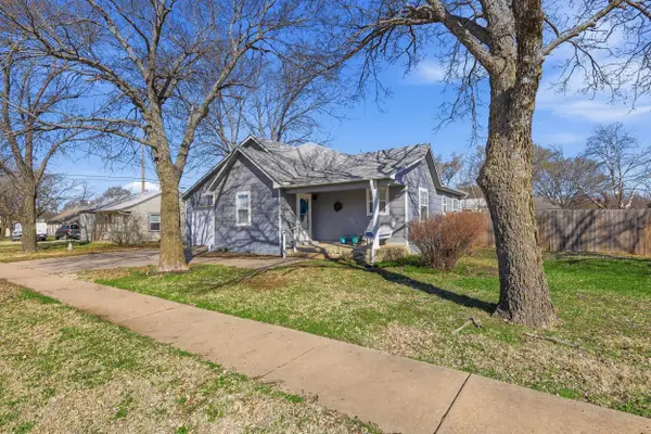 226 E 1st St, Douglass, KS 67039