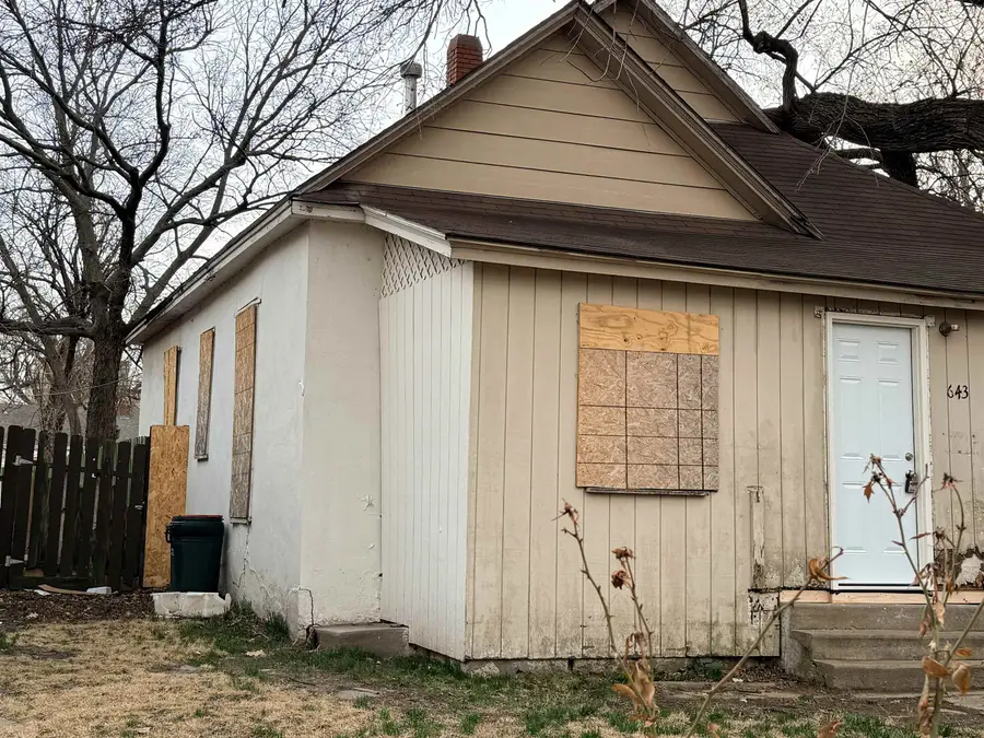 643 W Hendryx Ave, Wichita, KS 67213 - #2