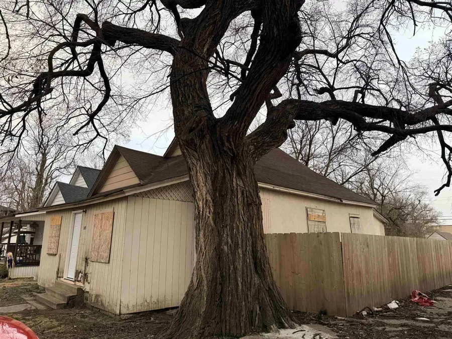 643 W Hendryx Ave, Wichita, KS 67213 - #3