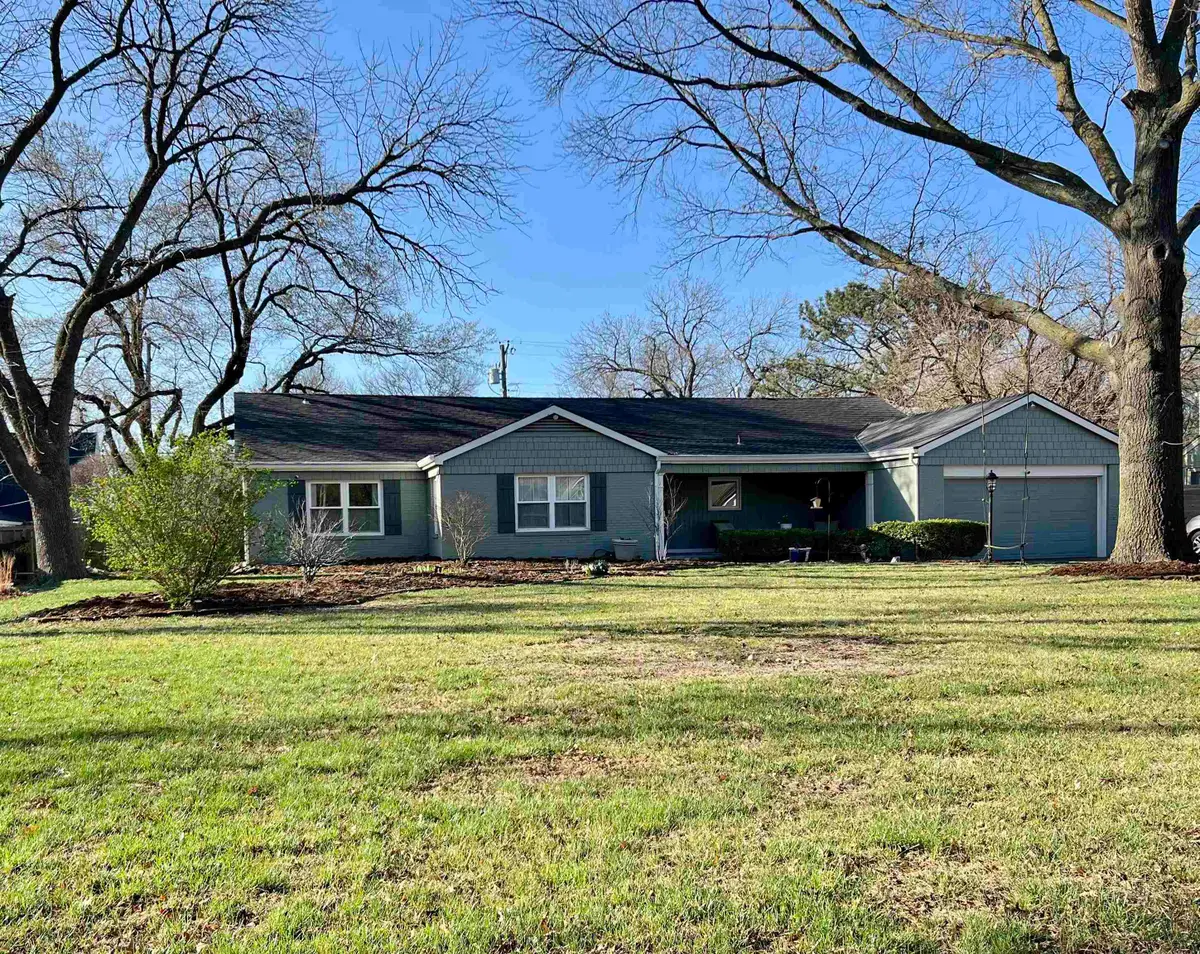 21 E Huntington St, Eastborough, KS 67206 - #1