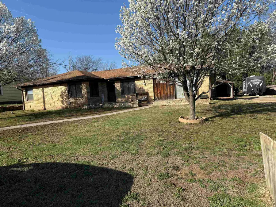 1004 S G St, Wellington, KS 67152 - #2