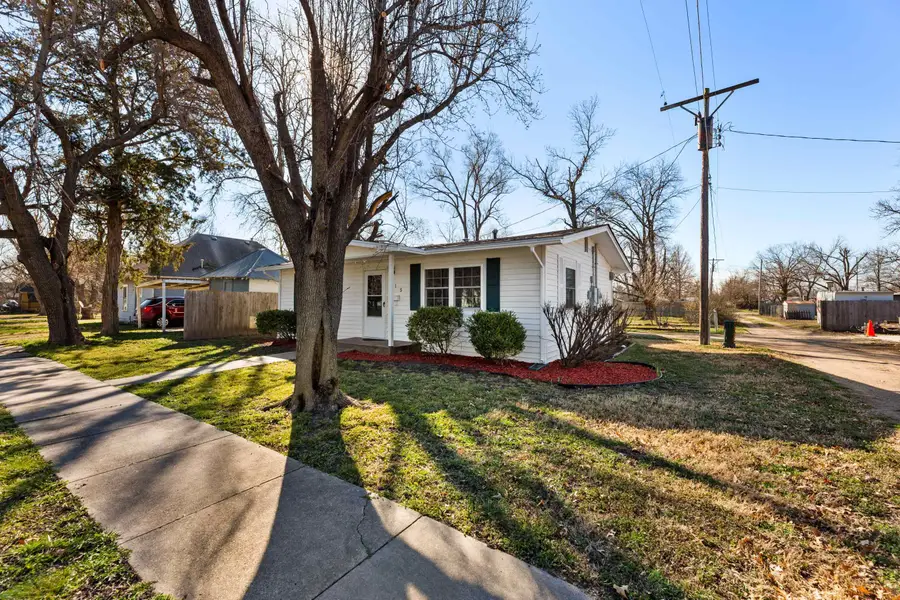 715 W 4th, Halstead, KS 67056 - #3