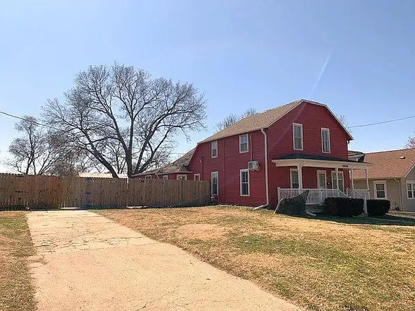 330 E First St, Minneapolis, KS 67467