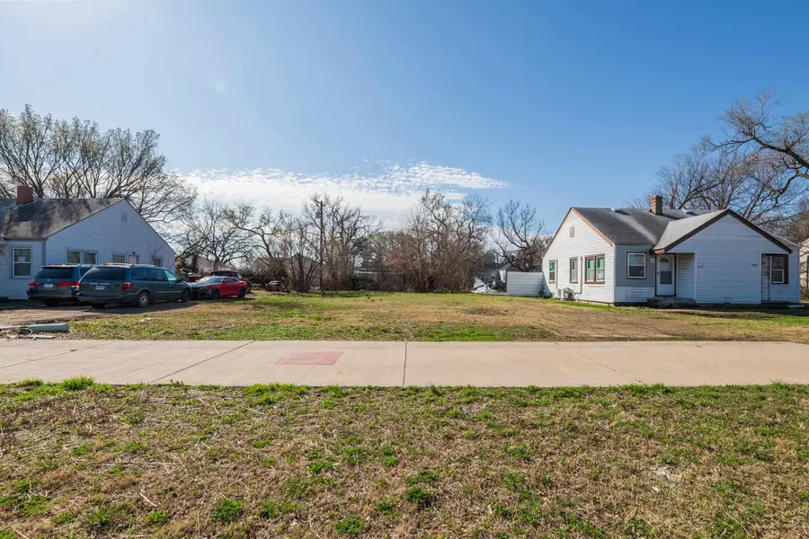 2109 E 9th St N, Wichita, KS 67214 - #3