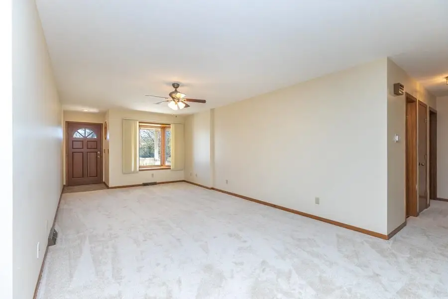 2342 Shalimar Dr, Salina, KS 67401 - #2