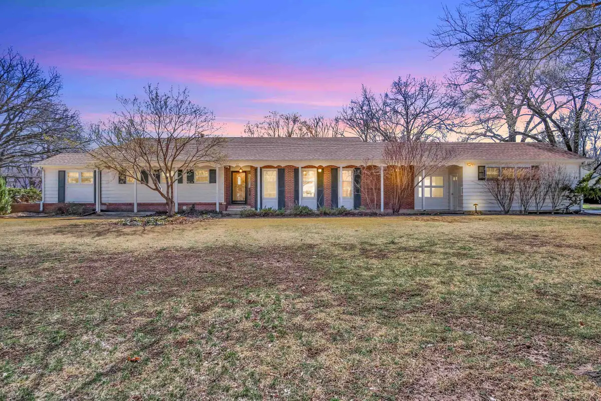 17 Circle Dr, Newton, KS 67114 - #1