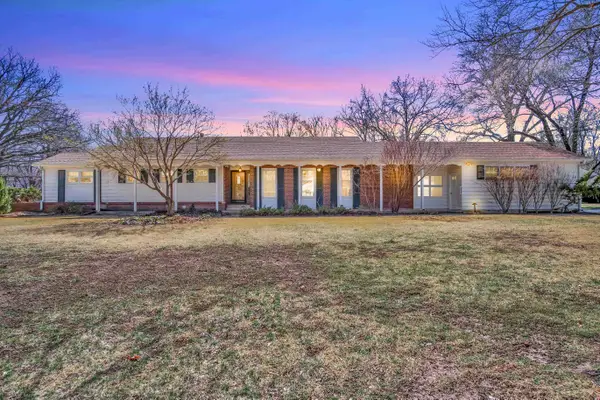 17 Circle Dr, Newton, KS 67114