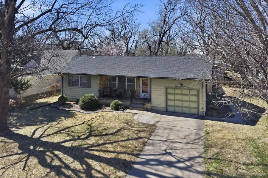 1205 Grove Ave, Newton, KS 67114 - #2