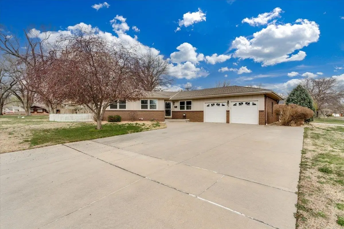 995 N Westlink Ave, Wichita, KS 67212 - #1