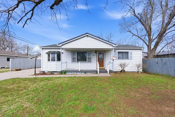 2016 E Sunrise Dr, Wichita, KS 67216