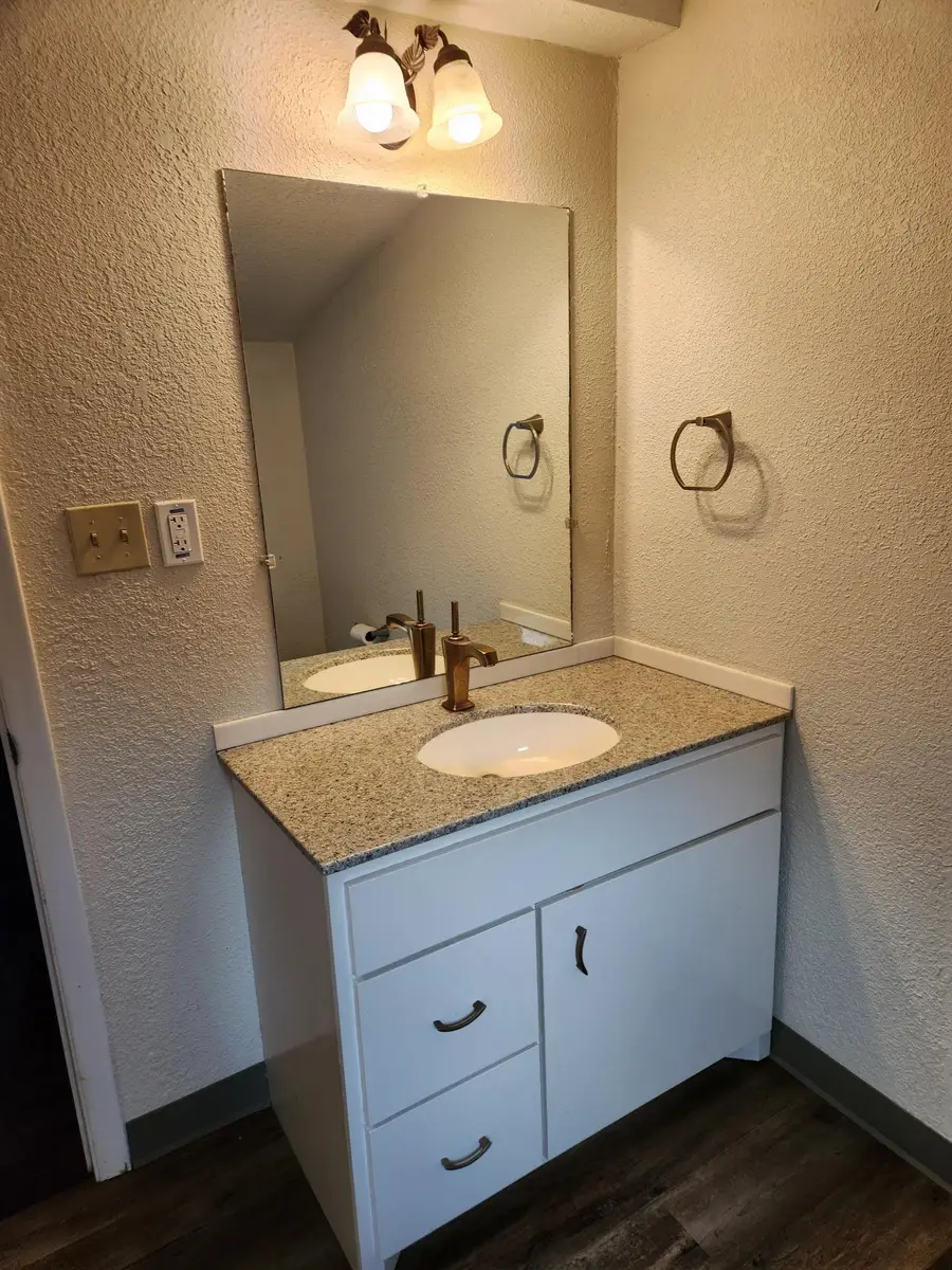 430 N Lincoln St, Marion, KS 66861 - #2