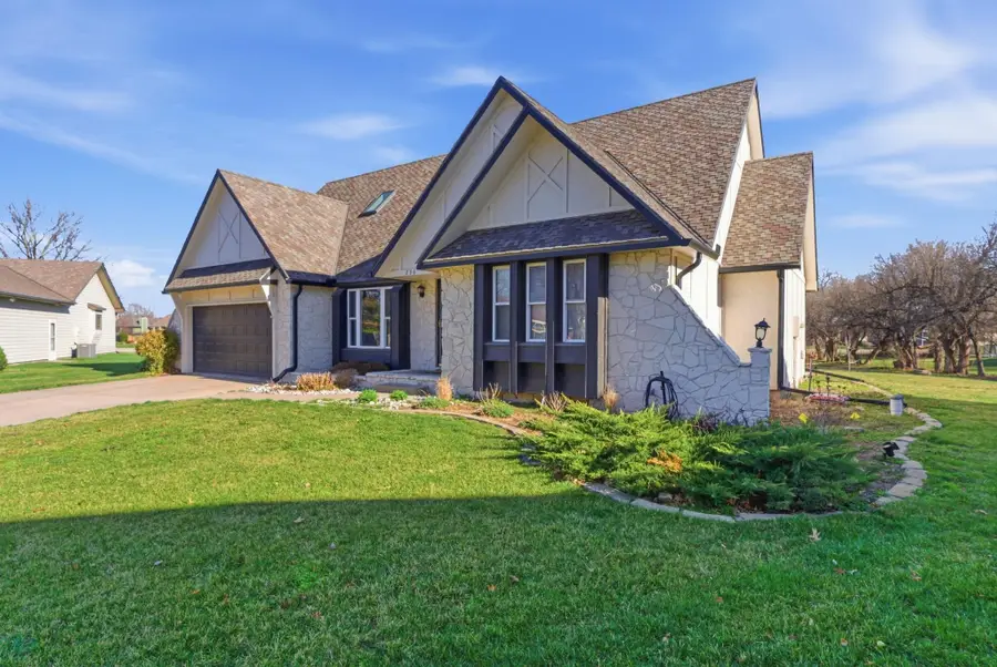 236 S Forestview Ct, Wichita, KS 67205 - #2