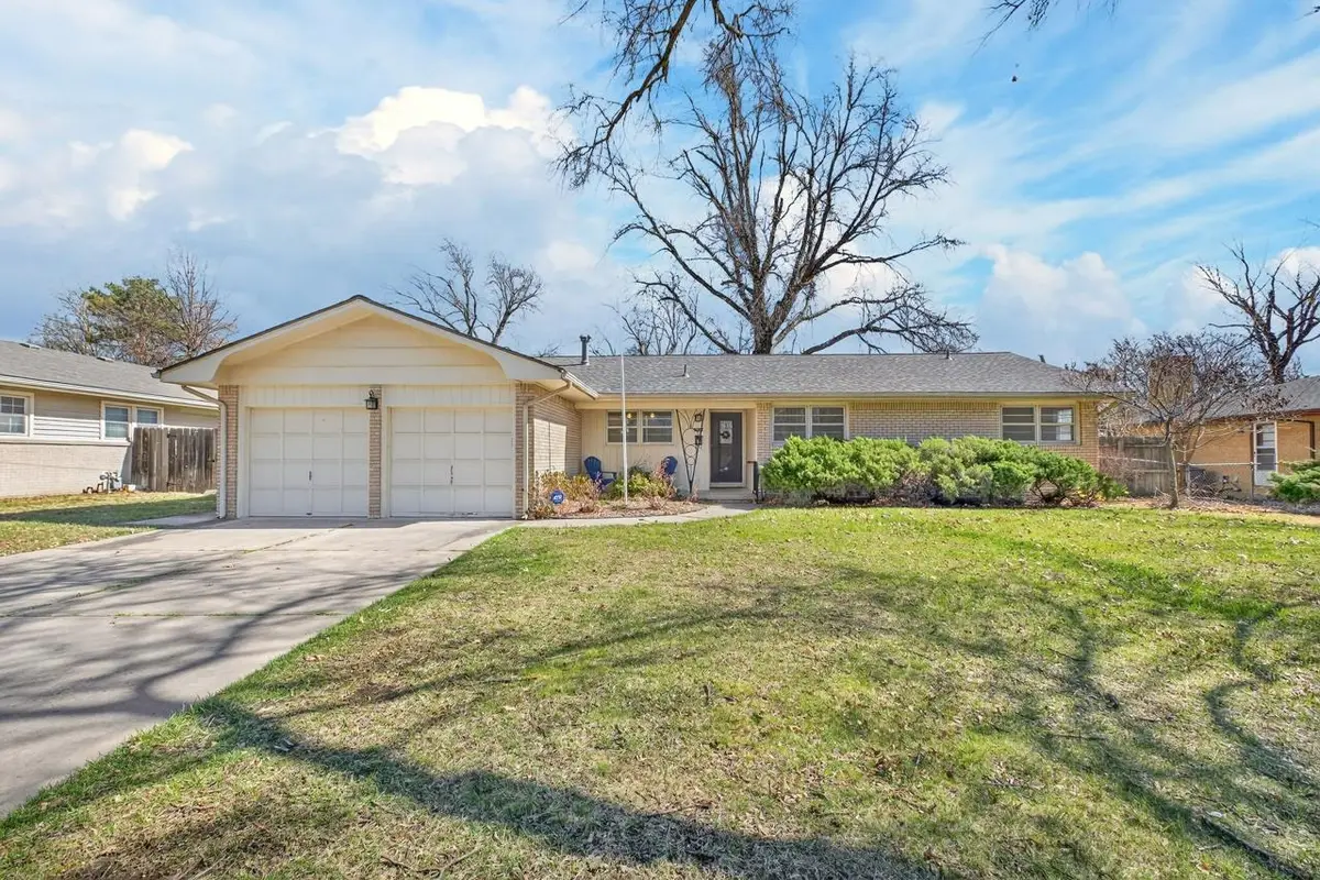 1022 N Stratford Ln, Wichita, KS 67206 - #1