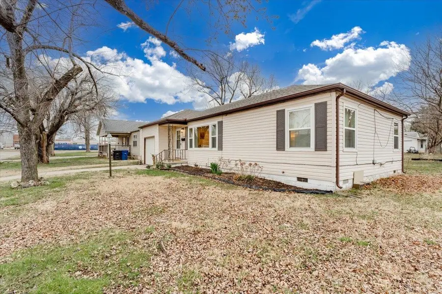 1720 N Robbins St, Augusta, KS 67010 - #3