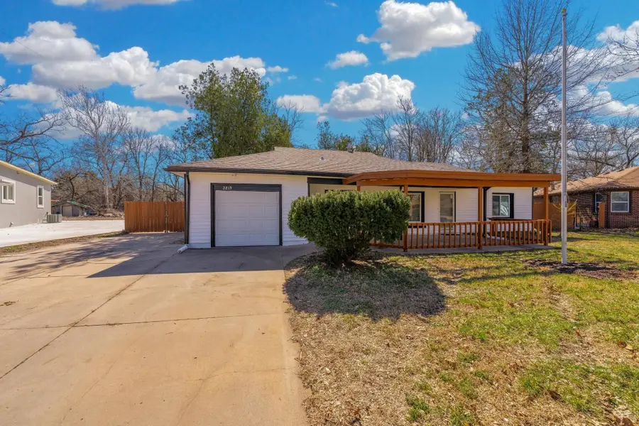 2815 E Glen Oaks Dr, Wichita, KS 67216 - #3