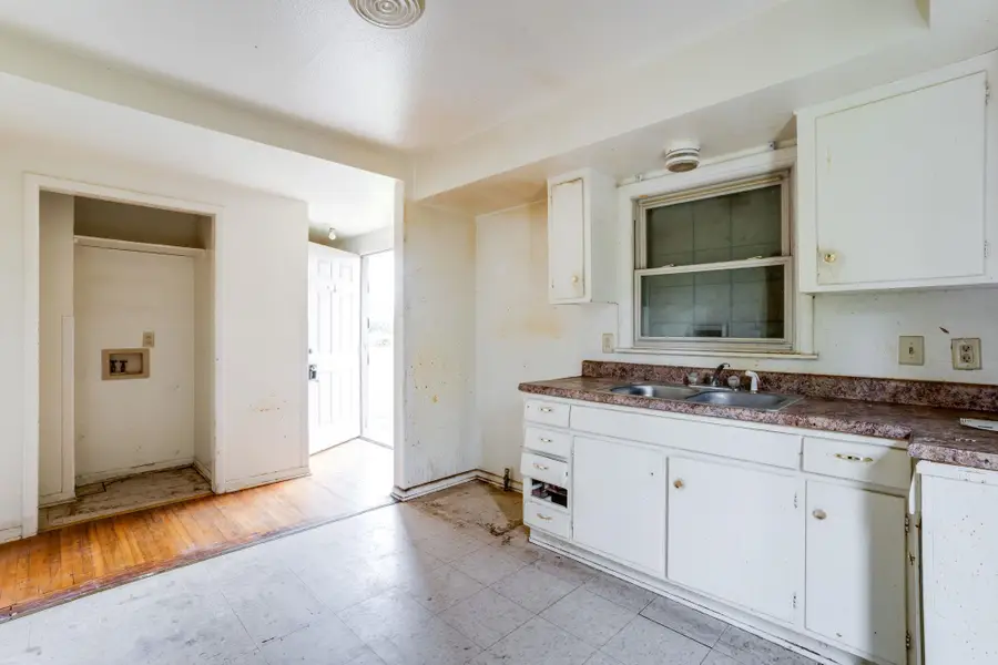 2236 53rd, Wichita, KS 67216 - #3