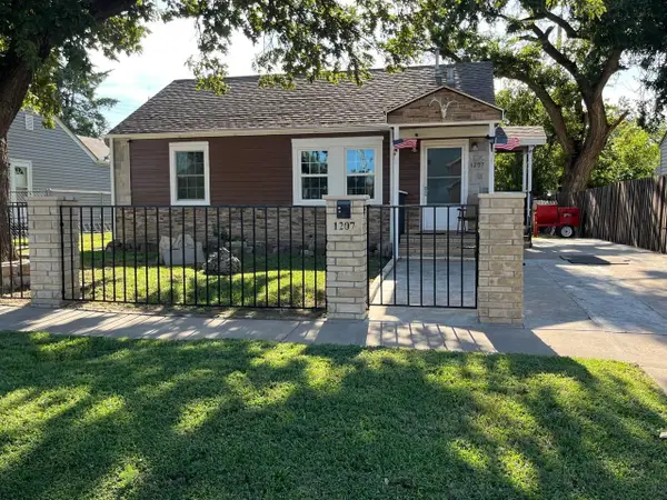 1207 N Hydraulic St, Wichita, KS 67214