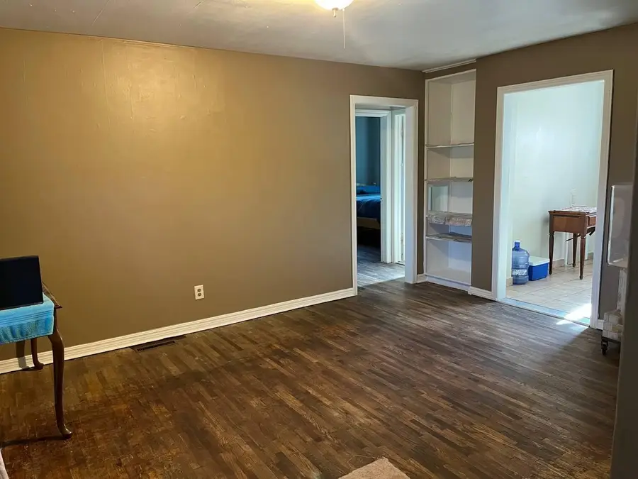 1207 N Hydraulic St, Wichita, KS 67214 - #3