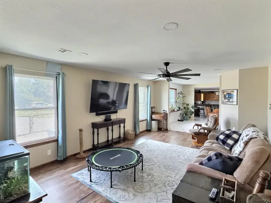 5016 E 4th Ave, Hutchinson, KS 67501 - #3