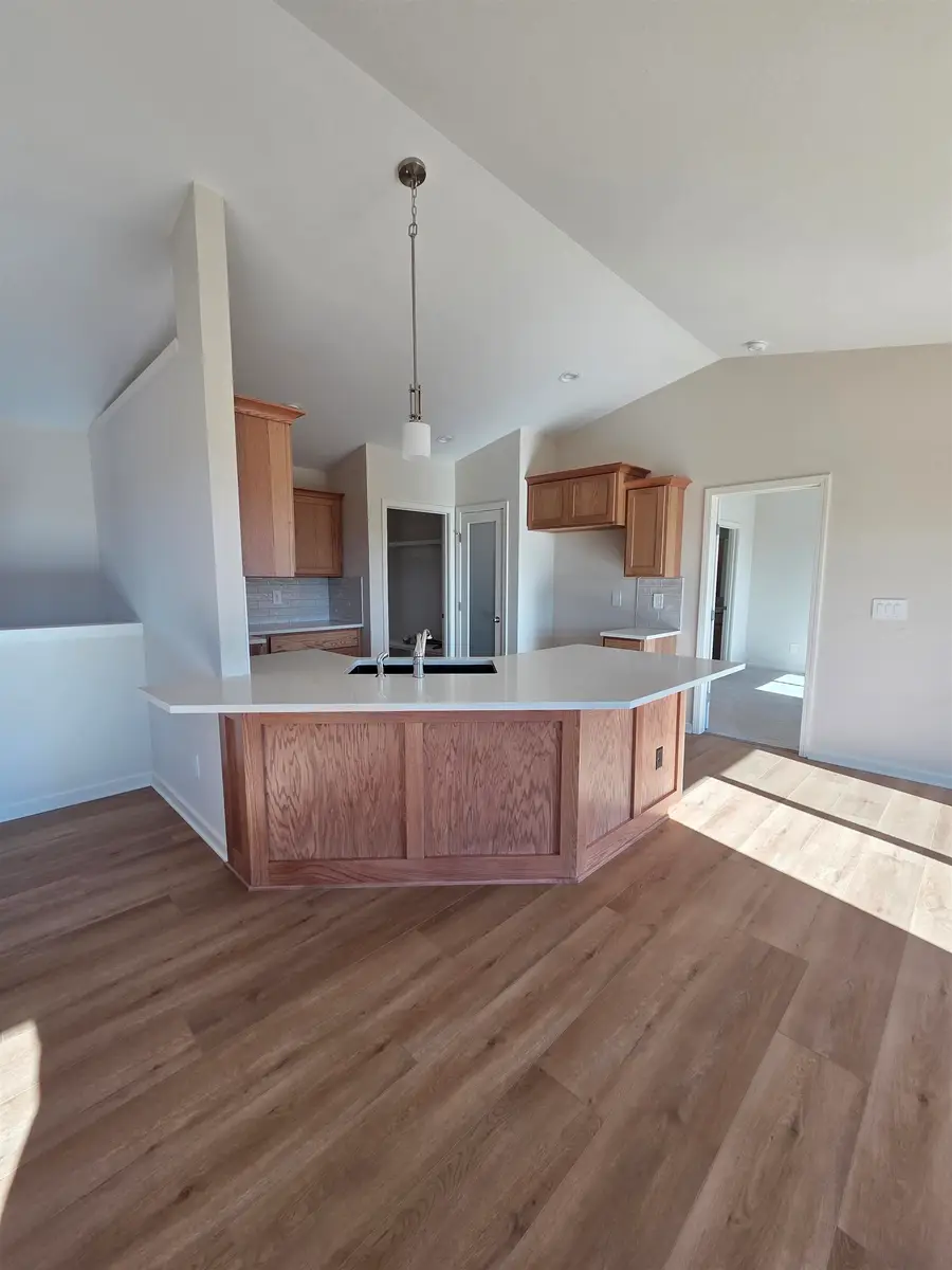 214 Summer Ct, Newton, KS 67114 - #3