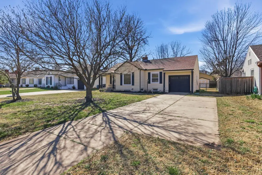 333 N Ridgewood Dr, Wichita, KS 67208 - #2