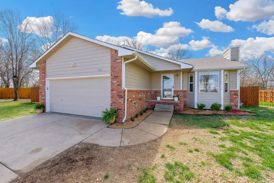 1711 N Hawthorn Ct, Andover, KS 67002 - #3