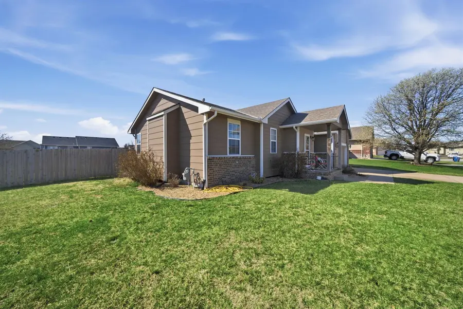 635 Prairie Parkway Ct, Benton, KS 67017 - #2
