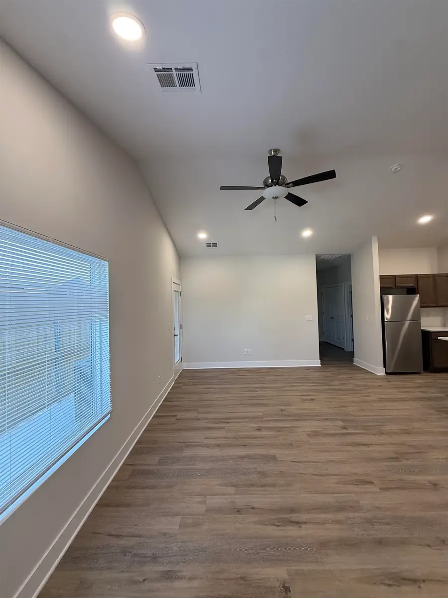 482 E Hayes St, Valley Center, KS 67147 - #3