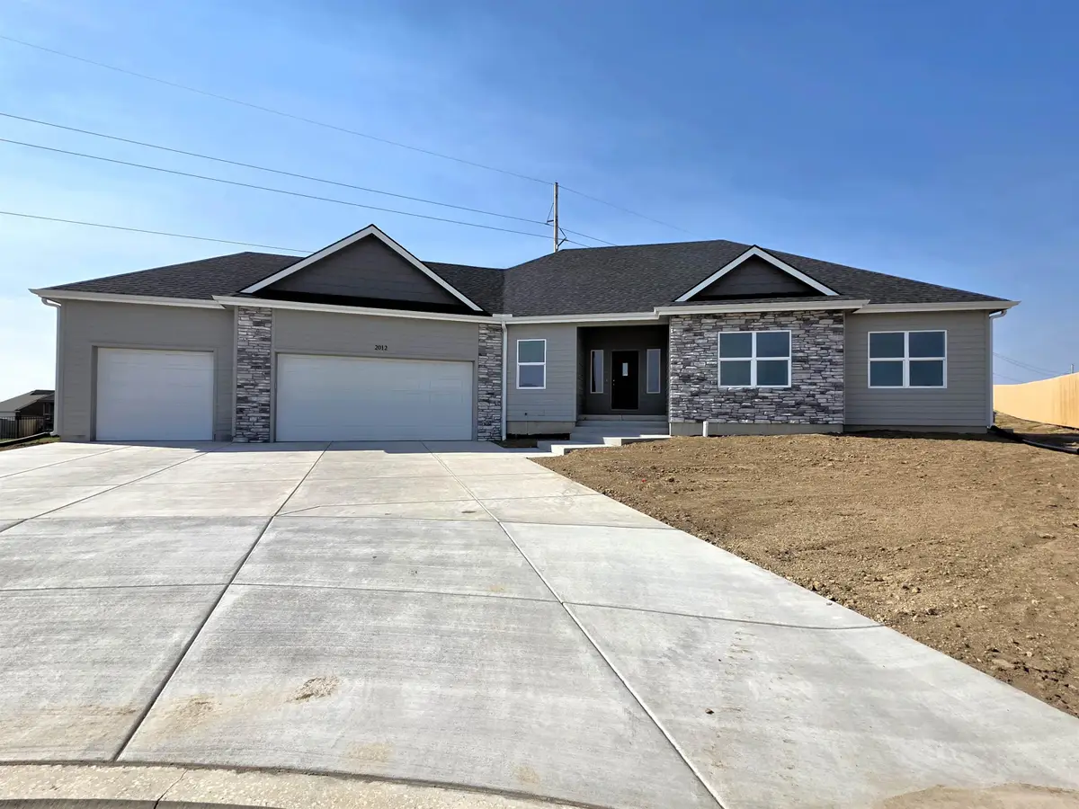 2012 Wheatland Cir, Salina, KS 67401 - #1