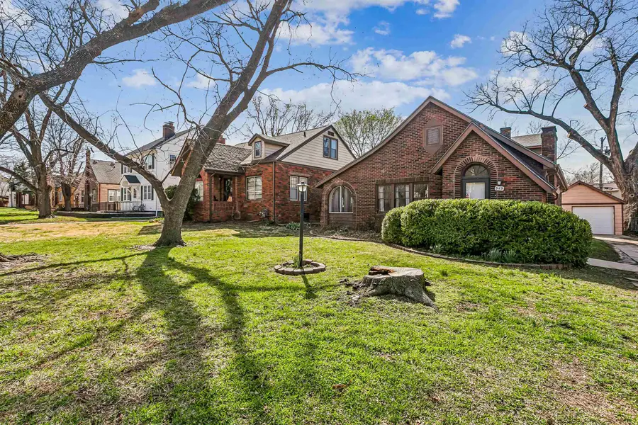 549 N Fountain St, Wichita, KS 67208 - #2