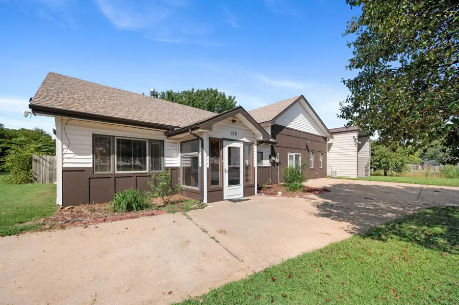 113 S Robbins Rd, Norwich, KS 67118 - #3