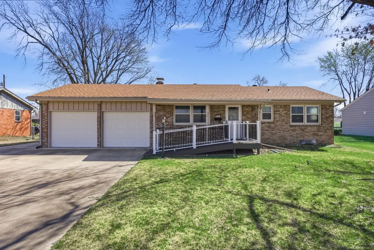 928 S Doreen St, Wichita, KS 67207 - #1