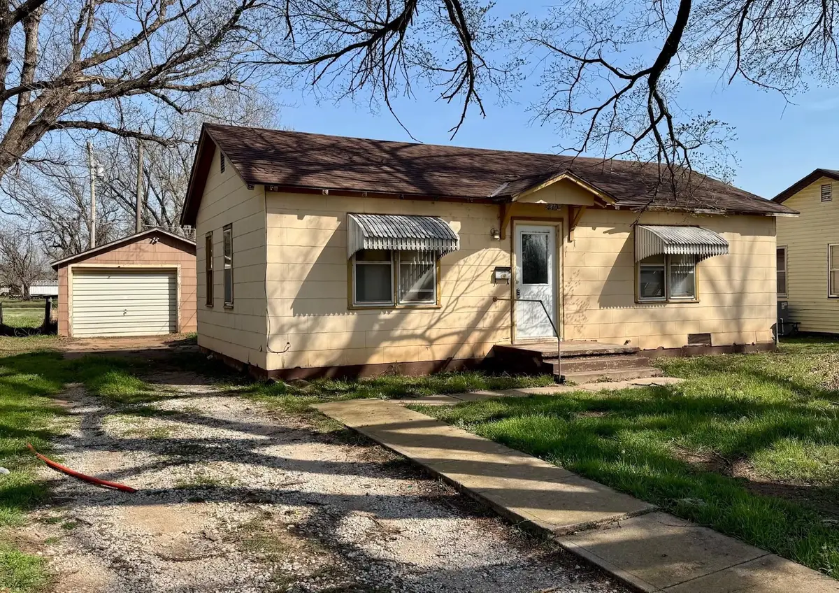 219 S Madison Ave, Anthony, KS 67003 - #1